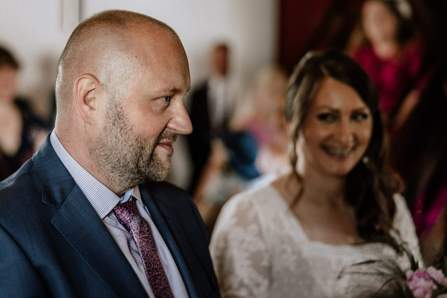 Glessener Mühlenhof Bergheim Hochzeitsfotograf - Trauung Bräutigam mit Braut