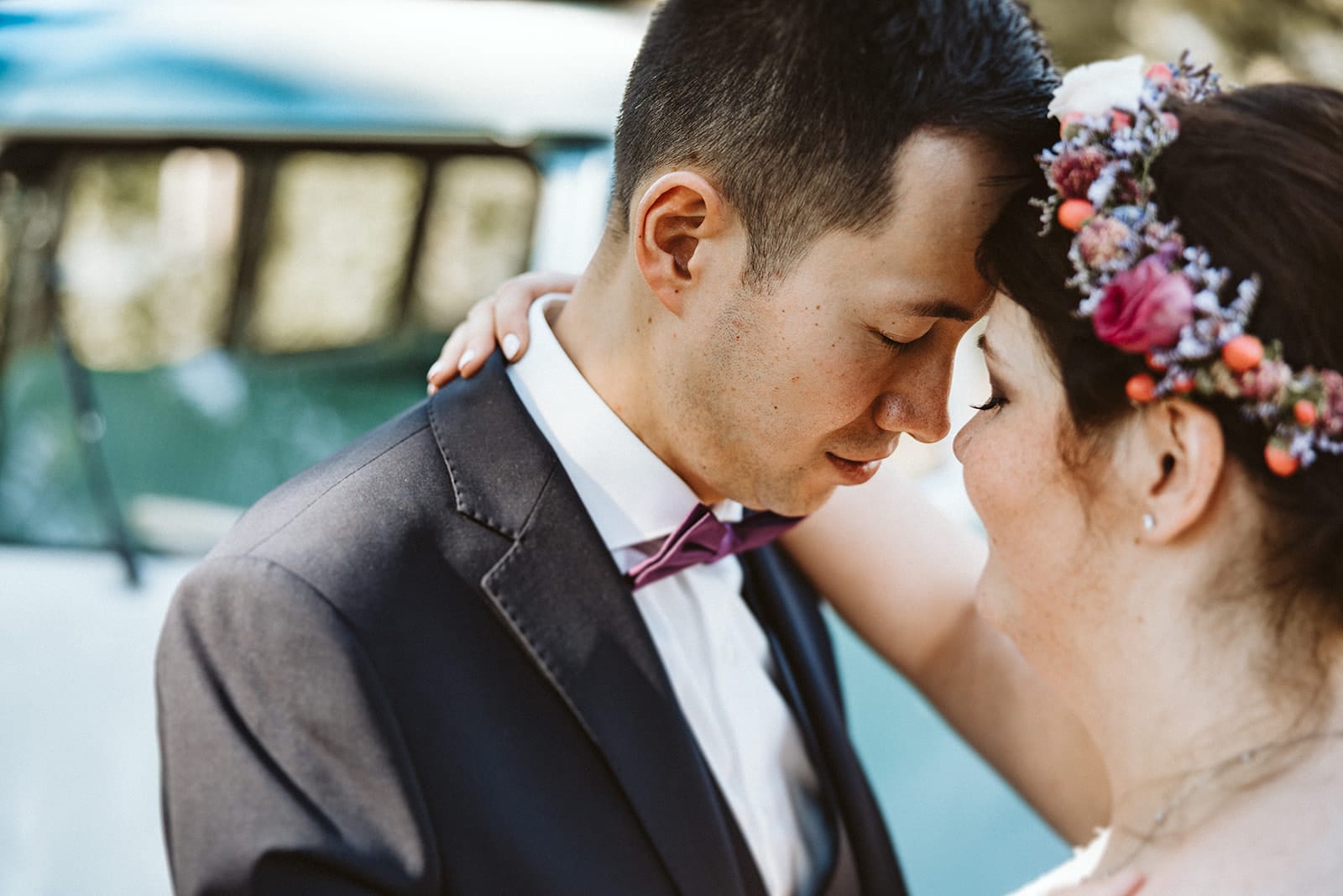 Herrenhaus Cromford Ratingen 25hours Hotel Düsseldorf Hochzeitsfotograf - Hochzeitspaar Stirn an Stirn