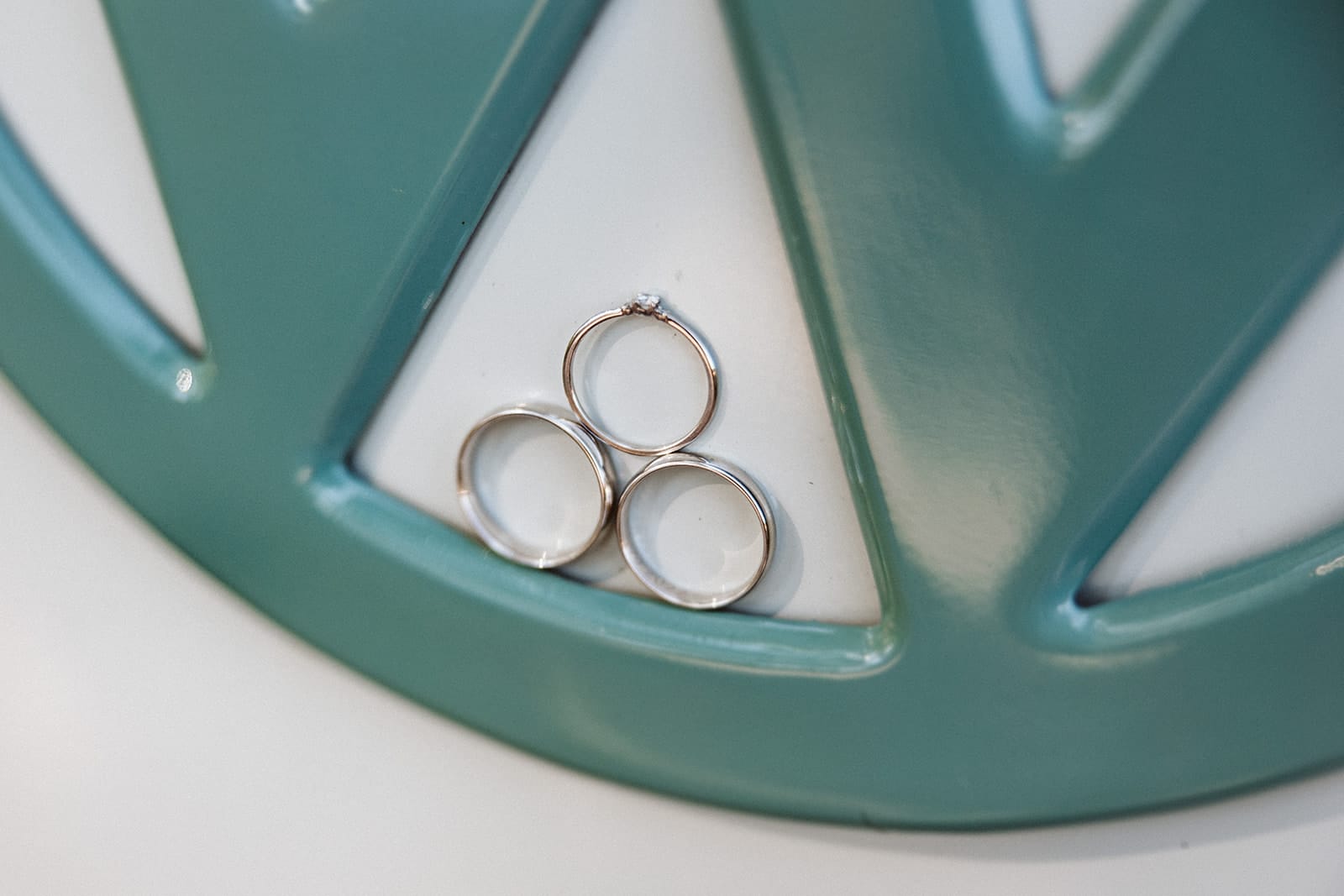 Herrenhaus Cromford Ratingen 25hours Hotel Düsseldorf Hochzeitsfotograf - Hochzeitsringe VW Bulli