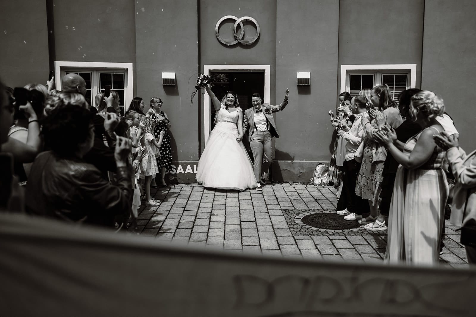 Schloss Oberhausen Empfang Nappenfeld Hochzeitsfotograf - Auszug aus der Hochzeit