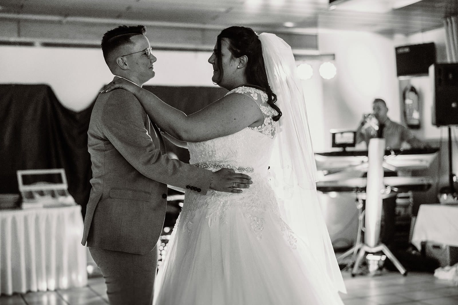 Schloss Oberhausen Empfang Nappenfeld Hochzeitsfotograf - Brautpaar Hochzeitstanz auf Hochzeitsparty