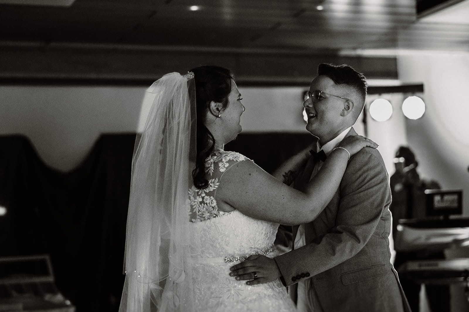 Schloss Oberhausen Empfang Nappenfeld Hochzeitsfotograf - Brautpaar Hochzeitstanz auf Hochzeitsparty