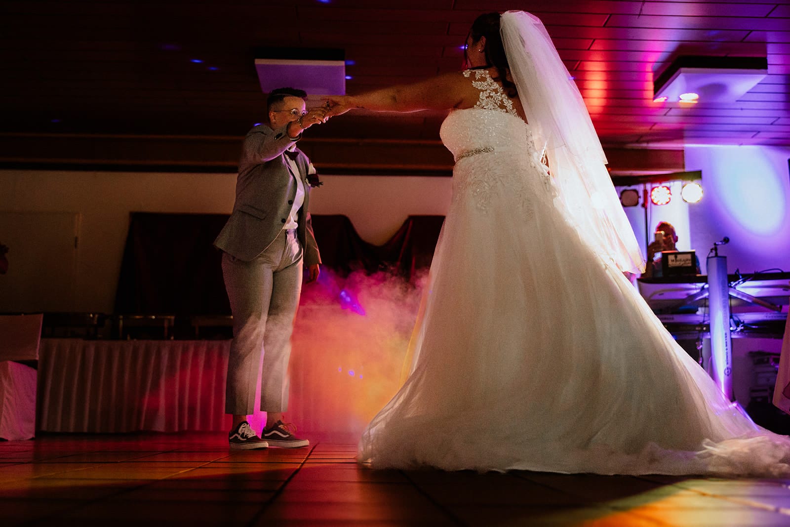 Schloss Oberhausen Empfang Nappenfeld Hochzeitsfotograf - Brautpaar Hochzeitstanz auf Hochzeitsparty