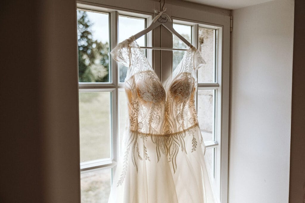 Schlosskapelle Diersfordt Wesel Schloss Diersfordt Wesel Hochzeitsfotograf - Weißes Hochzeitskleid