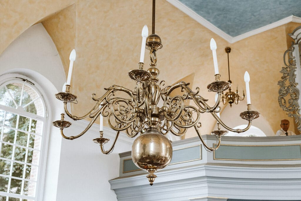 Schlosskapelle Diersfordt Wesel Schloss Diersfordt Wesel Hochzeitsfotograf - Kronleuchter der Kapelle