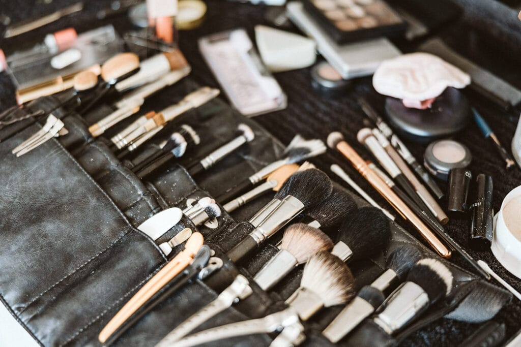 St. Mariä Empfängnis Essen Hochzeitsfotograf - Schminke und Pinsel für das Getting Ready