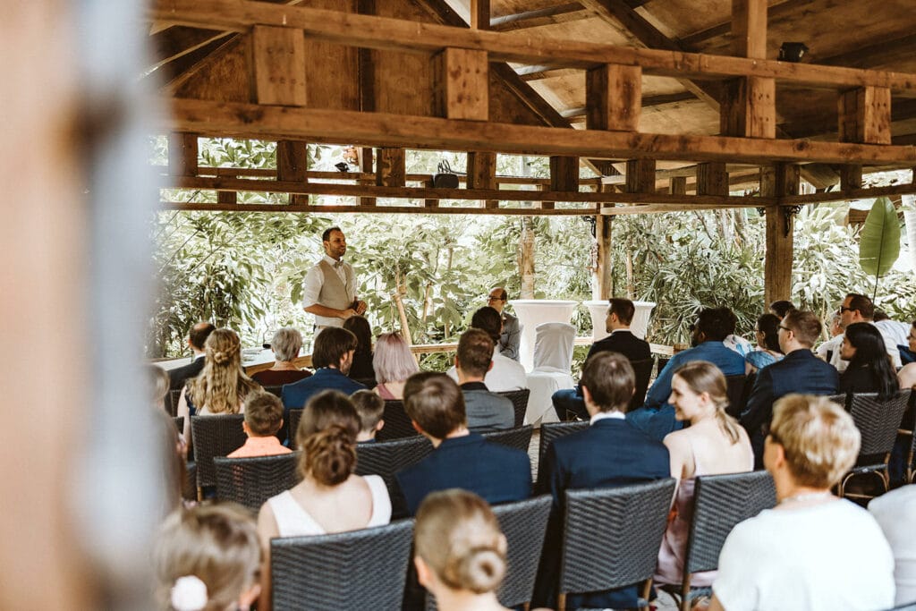 ZOOM Erlebniswelt Gelsenkirchen Ryokan Gelsenkirchen Hochzeitsfotograf - Trauung Ryokan beginnt freier Trauredner