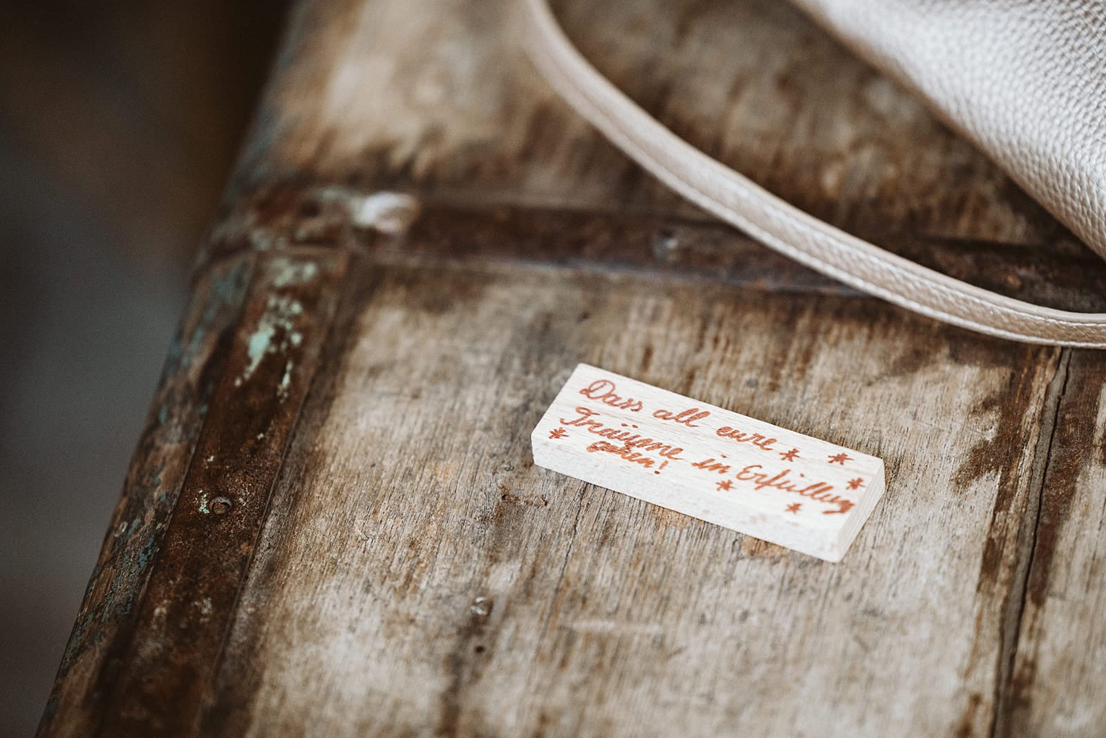 ZOOM Erlebniswelt Gelsenkirchen Ryokan Gelsenkirchen Hochzeitsfotograf - Liebesbotschaft des Brautvaters auf Holzklötzchen - Dall all Eure Träume in Erfüllung gehen!