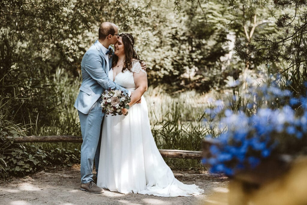 ZOOM Erlebniswelt Gelsenkirchen Ryokan Gelsenkirchen Hochzeitsfotograf - Brautpaar-Session vor einem See