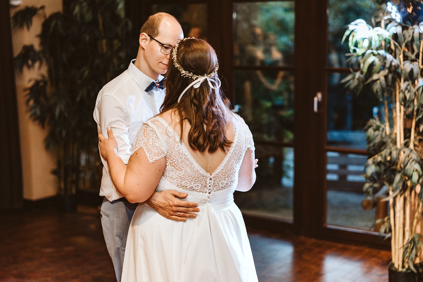 ZOOM Erlebniswelt Gelsenkirchen Ryokan Gelsenkirchen Hochzeitsfotograf - Beginn des Hochzeitstanzes des Brautpaars