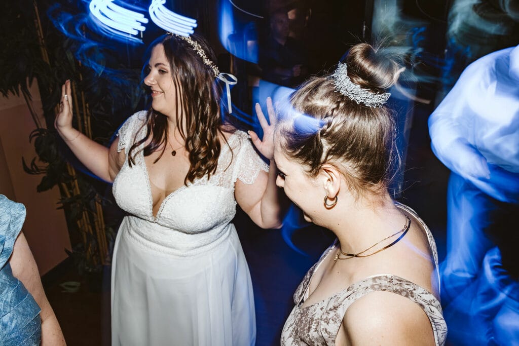 ZOOM Erlebniswelt Gelsenkirchen Ryokan Gelsenkirchen Hochzeitsfotograf - Braut tanz auf Hochzeitsparty