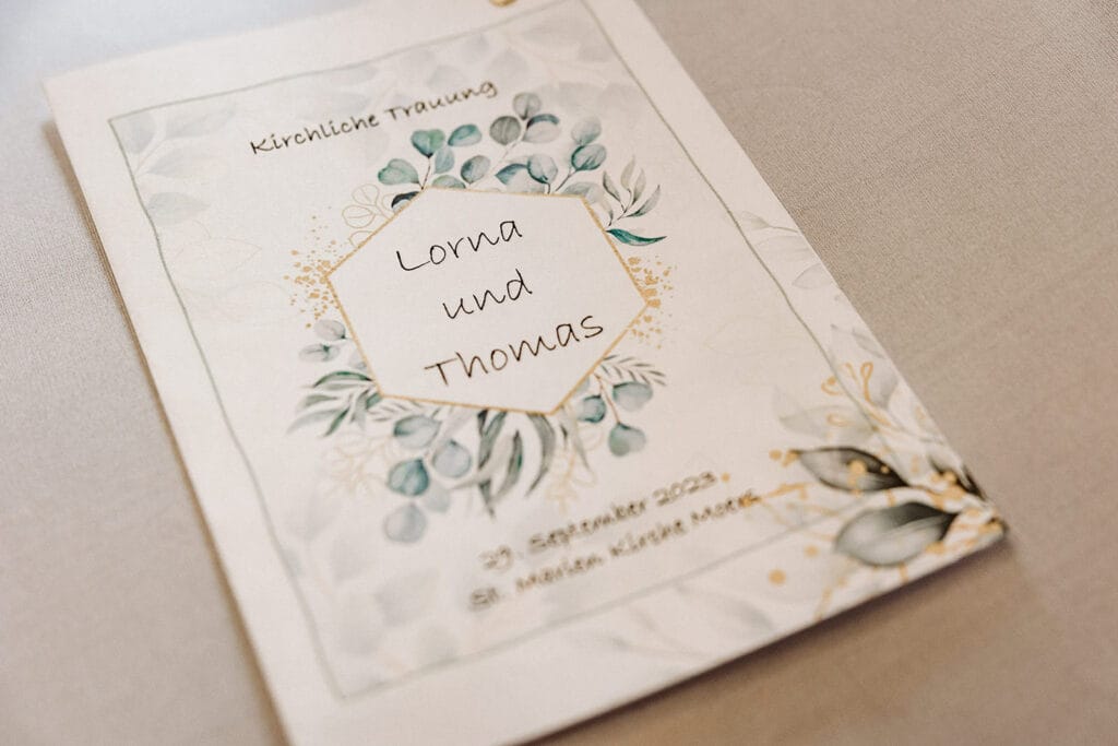 St. Marien Witten Hochzeitsfotograf - Gesangsbuch von Lorna und Thomas sowie Hochzeitsplan