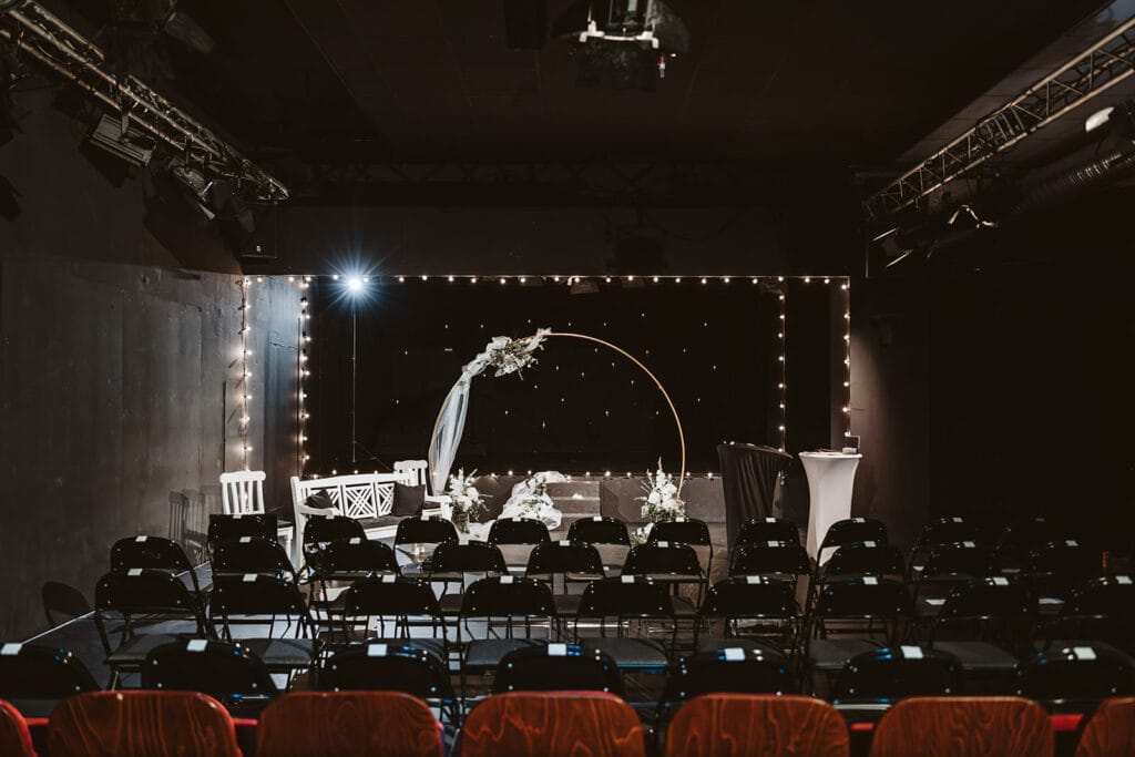 Theater Narrenschiff Unna Lindenbrauerei Kühlschiff Unna Hochzeitsfotograf - Überblick über das Theater mit den Sitzplätzen