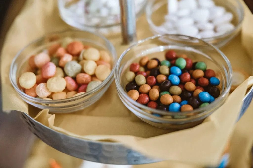Candy Bar oder Salty Bar zur Hochzeit - Der Snack zwischendurch - Süßigkeiten mit Schokolinsen