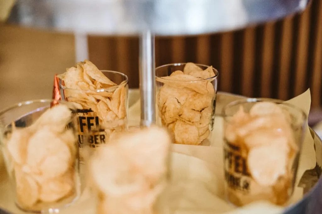 Candy Bar oder Salty Bar zur Hochzeit - Der Snack zwischendurch - Chips und Flips in Gläsern