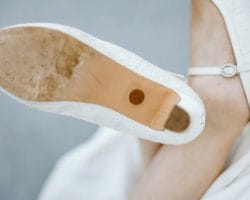 Etwas altes, etwas neues, etwas blaues - Ein Centstück unter dem Schuh geklebt bringt glück