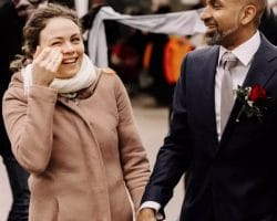 Tipps und Tricks zu Hochzeitsreden - Braut weint neben Bräutigam