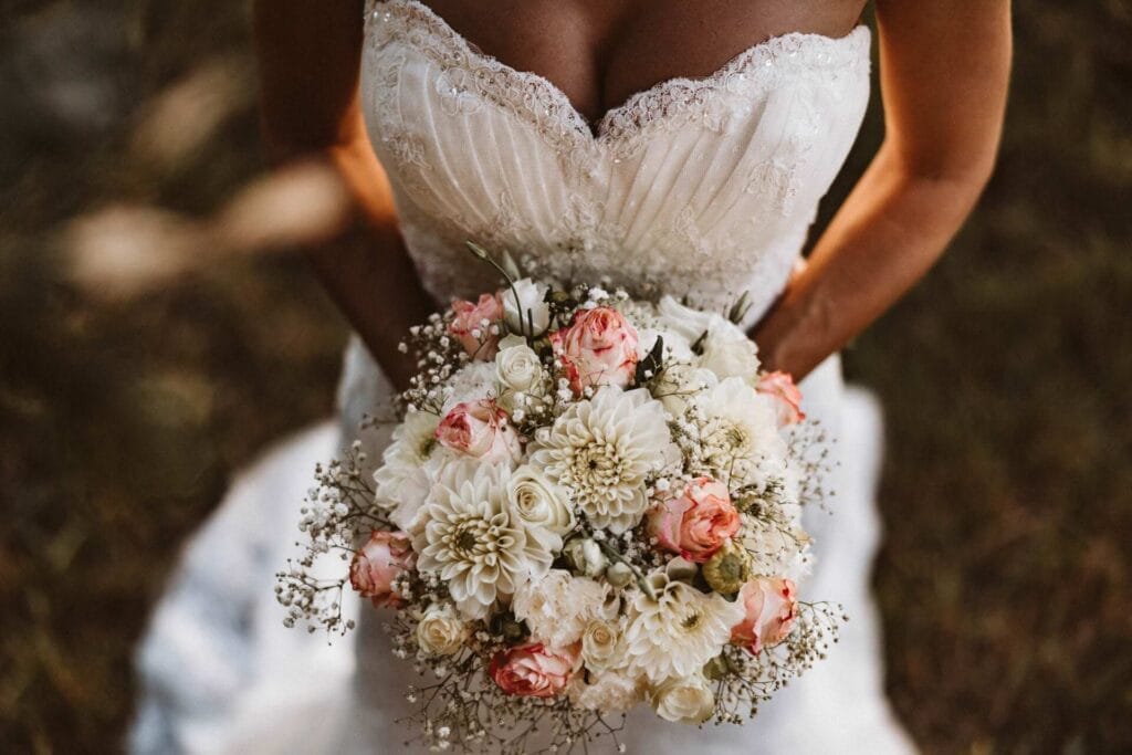 Hochzeitsfotograf Schwerte Hochzeit Heiraten Hochzeitsfotos - Mit brauner fliege und weißem Hemd