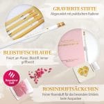 Mein kleines Hochzeitsbuch Hochzeitsplaner Wedding Planner Pink Amazon - Gravierte Sfite - abgerundet mit praktischem Radierer - Bleistiftschlaufe - Fixiert am Planer, Bleistift immer griffbereit - Rosenduftsäckchen - Feiner Rosenduft für das besondere Erlebnis beim Auspacken besonderer Duft - Alle Hochzeitsgeschenke im Flatlay liegen nebeneinander und Zeigen das Set für Hochzeitsplanung