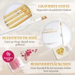 Mein kleines Hochzeitsbuch Hochzeitsplaner Wedding Planner Weiß Amazon - Gravierte Sfite - abgerundet mit praktischem Radierer - Bleistiftschlaufe - Fixiert am Planer, Bleistift immer griffbereit - Rosenduftsäckchen - Feiner Rosenduft für das besondere Erlebnis beim Auspacken besonderer Duft - Alle Hochzeitsgeschenke im Flatlay liegen nebeneinander und Zeigen das Set für Hochzeitsplanung